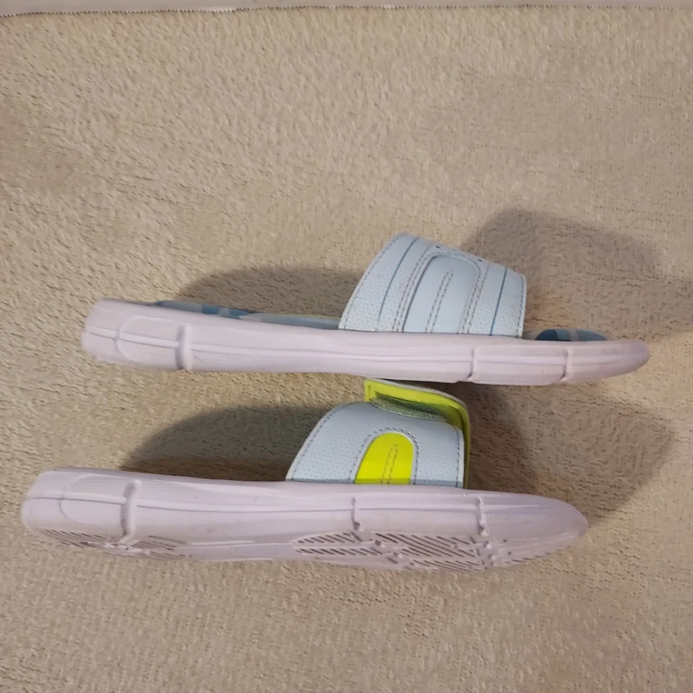 UA Girl's cushioned slides blue/green/white size 2Y